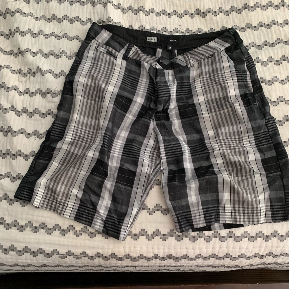 Hurley Men’s size 38 black and white Plaid shorts